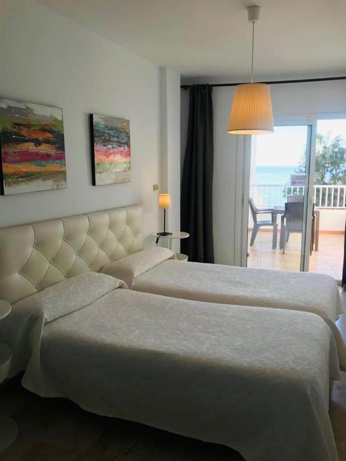 Hostal Tres Soles Nerja Esterno foto